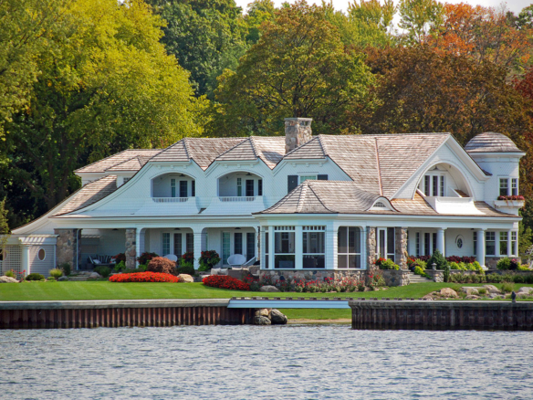 Gorgeus Villa On Lake